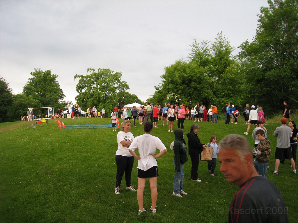 Flirt w Dirt 2009 015.jpg - The Flirt with Dirt 10K held by Running Fit on June 13, 2009. This is part two of the three part Serious Series held each year. It is run at Lakeshore Park in Novi Michigan.